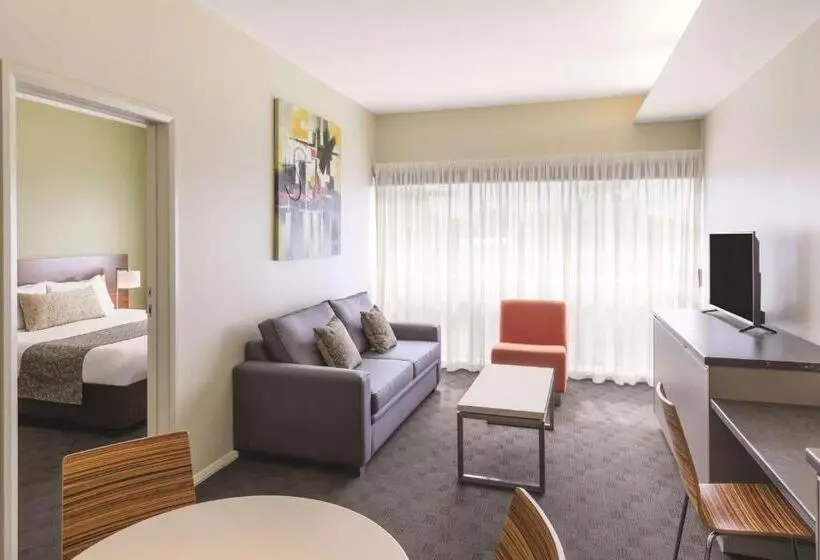 سوییت اجرایی, Travelodge Hotel Hobart Airport