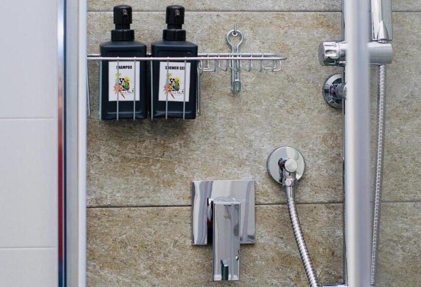 اتاق استاندارد, B&b Arts And Music