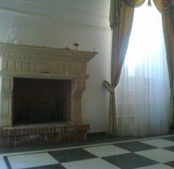 Standard Triple Room, 100 Craste