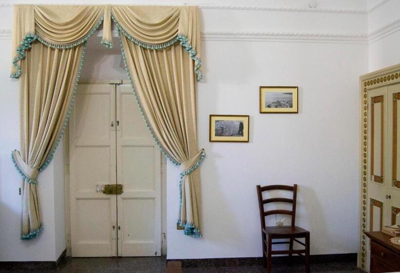 اتاق استاندارد سه نفره, 100 Craste