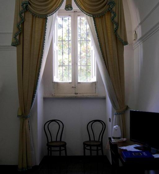 标准三人间, 100 Craste