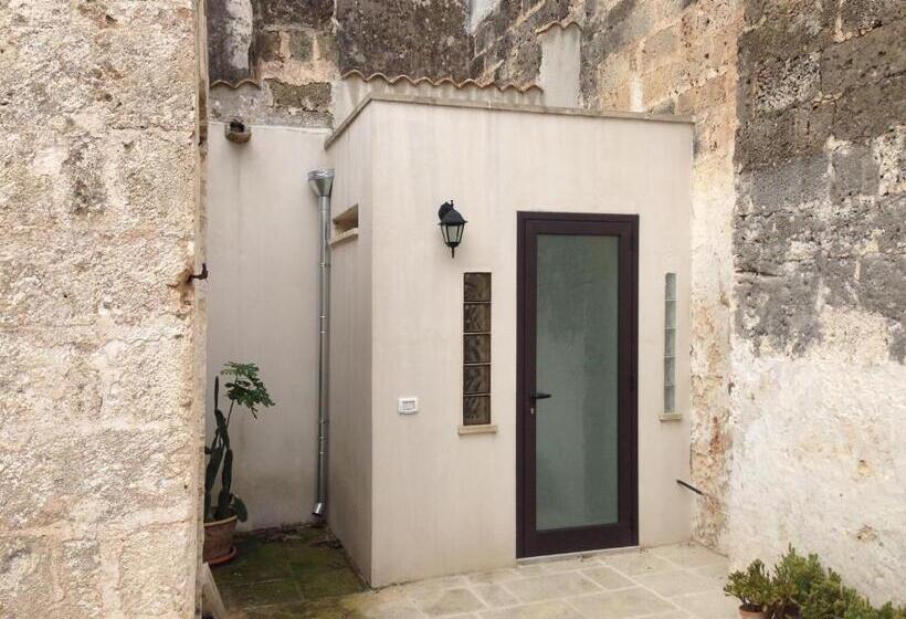 Standard Room, 100 Craste