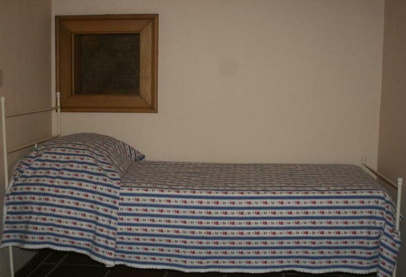 标准间, Estrebuela House