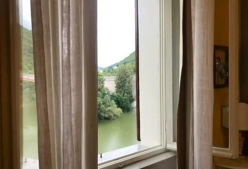 バス共有のスタンダードルーム, La Finestra Sul Fiume