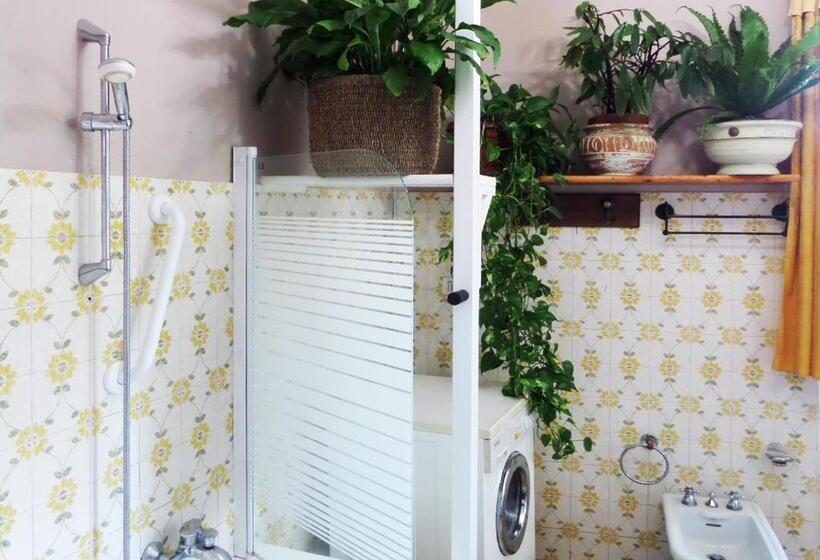 Номер Стандарт Индивидуальный Совместная Ванная, La Finestra Sul Fiume