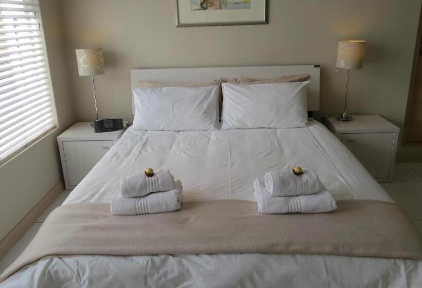 إستديو قياسى مطل على حمام السباحة, Kasa Nama