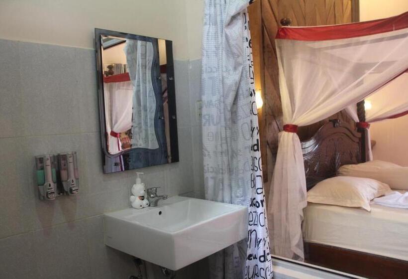 Deluxe-huone, Thomas  Retreat Bukit Lawang