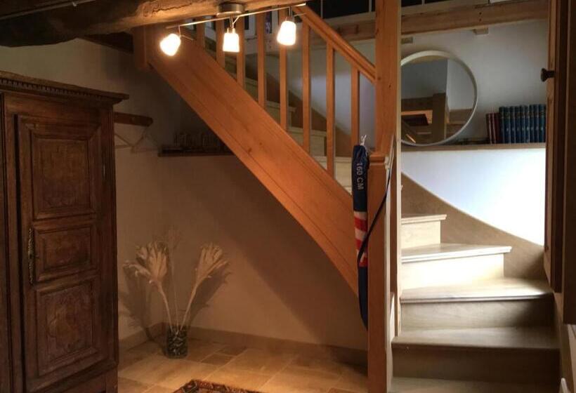 带花园景观的标准工作室, Studio Des Perriots