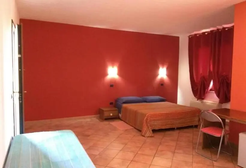 Classic Kolmen Hengen Huone, Entula