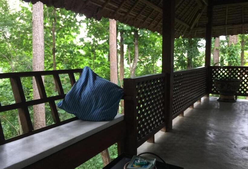 غرفة قياسية, Sang Tong Huts