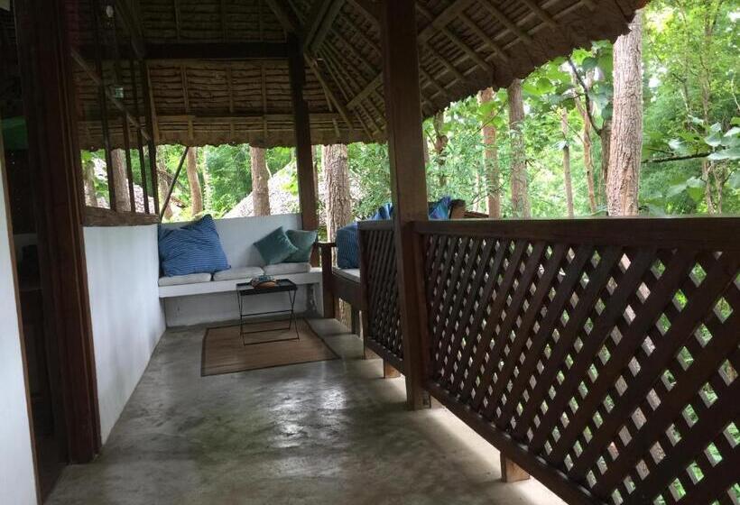 غرفة قياسية, Sang Tong Huts