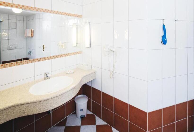 غرفة قياسية مزوَّدة بشُرفة, Pension Schiessling