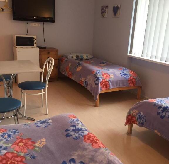 اتاق استاندارد سه نفره, Airovita Kambariai Nakvynei