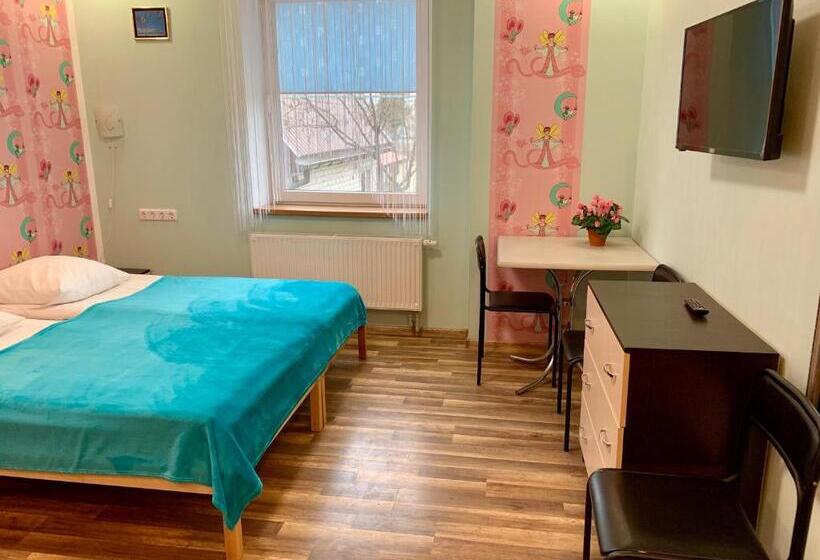 استودیوی استاندارد, Airovita Kambariai Nakvynei