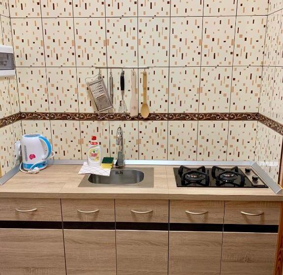 استودیوی استاندارد, Airovita Kambariai Nakvynei