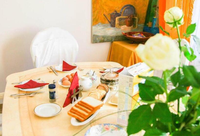 اتاق استاندارد با سرویس بهداشتی مشترک, Irena Family House