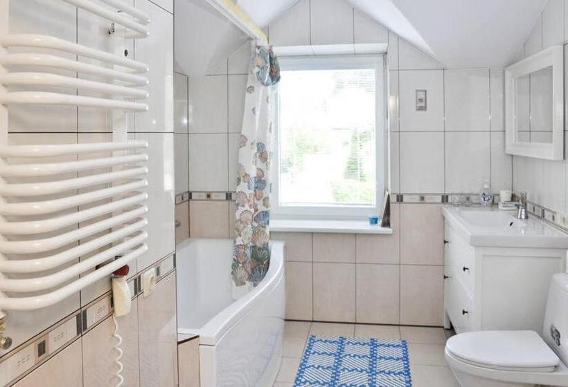 اتاق استاندارد با سرویس بهداشتی مشترک, Irena Family House