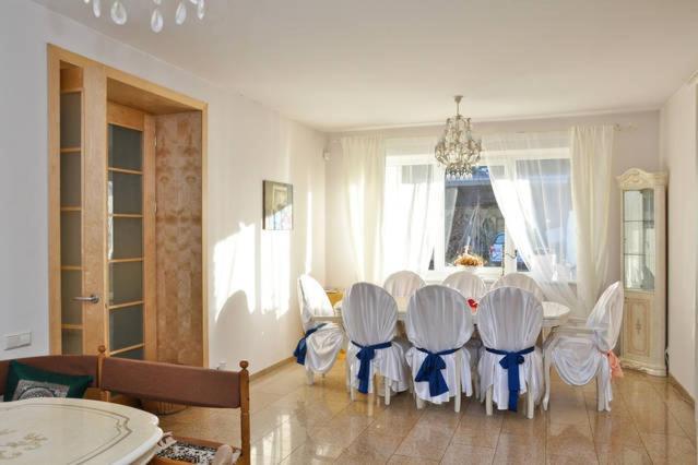 استودیوی استاندارد, Irena Family House