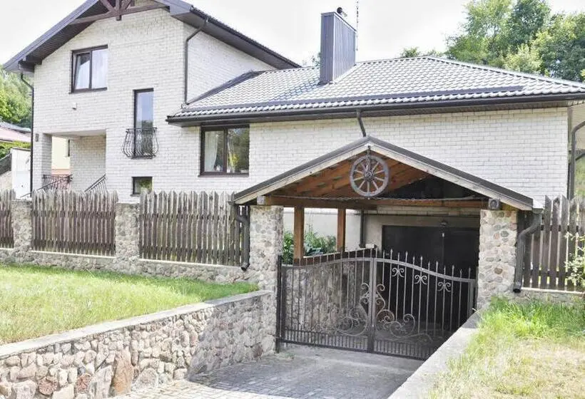 اتاق خانوادگی, Irena Family House