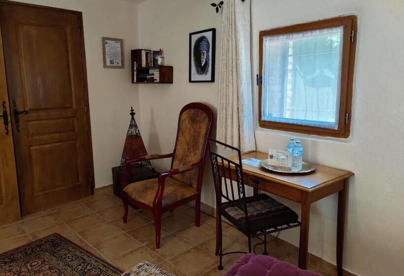 Семейный Номер Вид на Сад, Mas Peu Del Causse