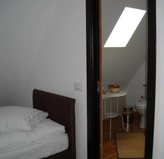 Pokój Trzyosobowy Standard z Balkonem, Casa Altfel