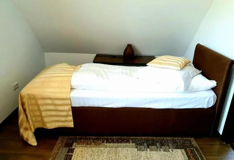 Pokój Trzyosobowy Standard z Balkonem, Casa Altfel