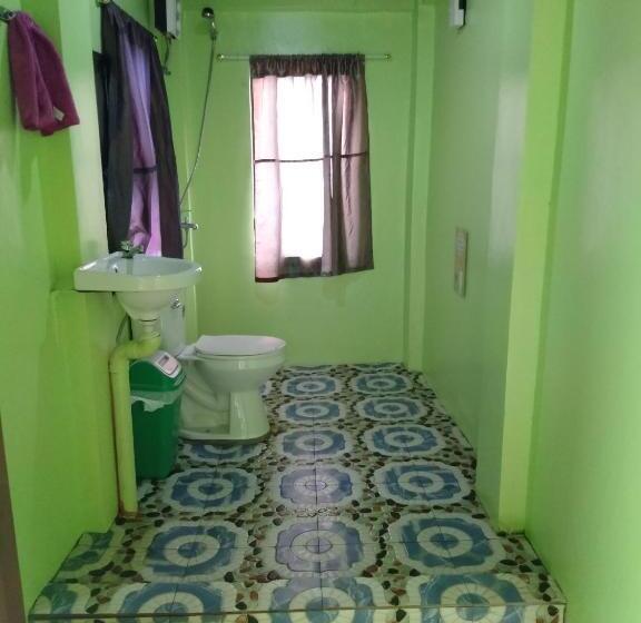 اتاق استاندارد چهار تخته, Sascha S Resort Oslob