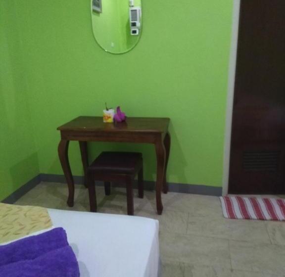 اتاق استاندارد چهار تخته, Sascha S Resort Oslob