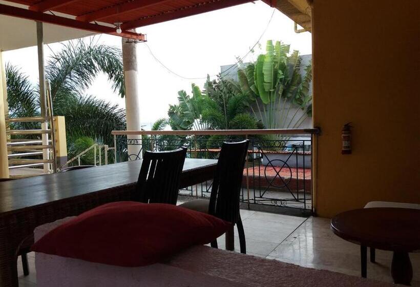 اتاق استاندارد چهار تخته, Sascha S Resort Oslob