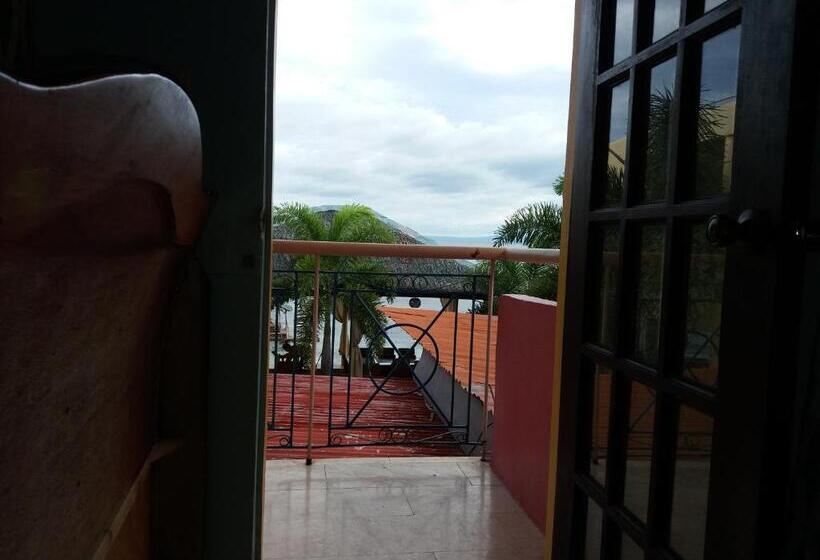 اتاق استاندارد چهار تخته, Sascha S Resort Oslob