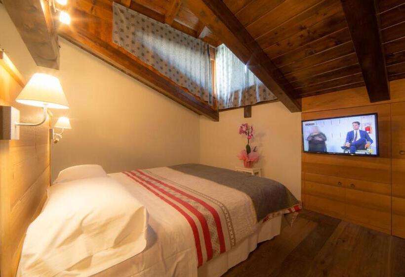 اتاق خانوادگی با چشم‌انداز کوه, Villamour Boutique Hotel & Spa