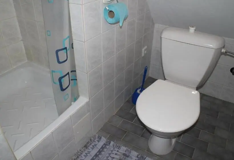 Cameră cu Mansardă, Dueto