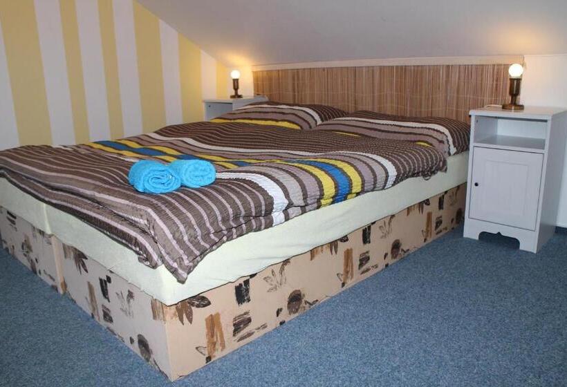 Camera Attico, Dueto