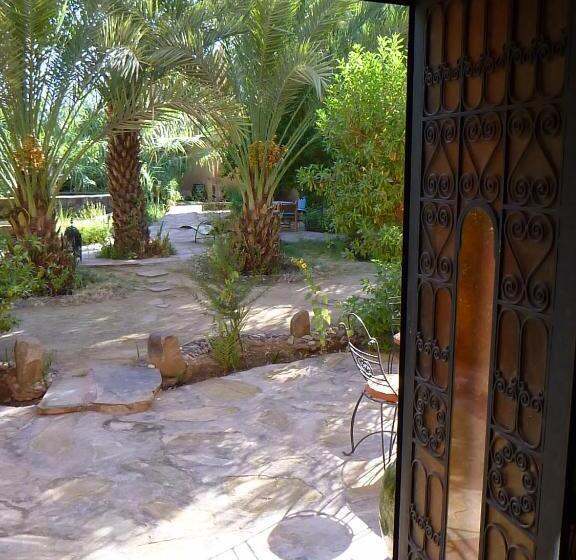 چادر با خدمات رفاهی استاندارد, Le Chant Des Palmiers