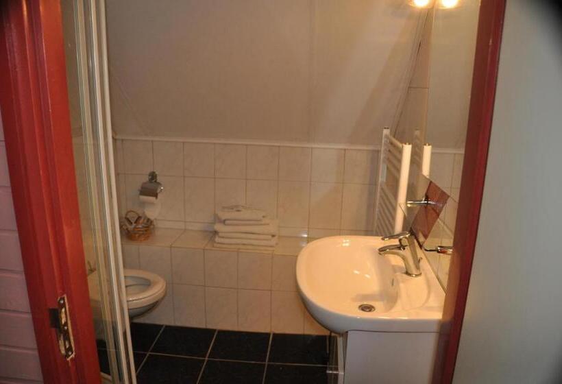 חדר דלוקס לשלושה, De Hoge Peel