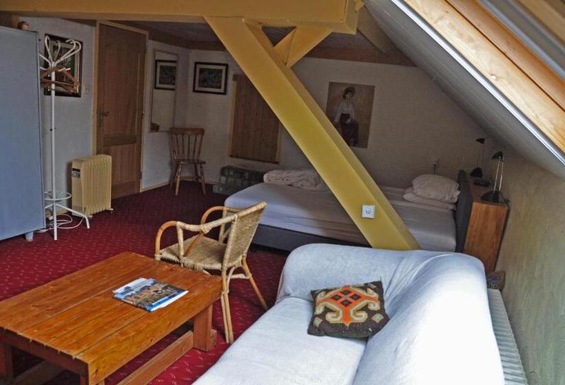 חדר דלוקס לשלושה, De Hoge Peel