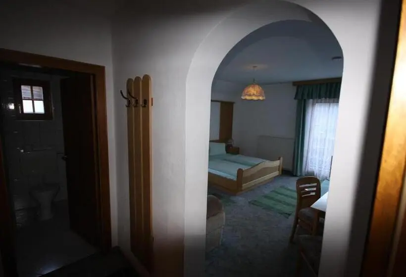 Habitació Triple Estàndard, Pension Maier