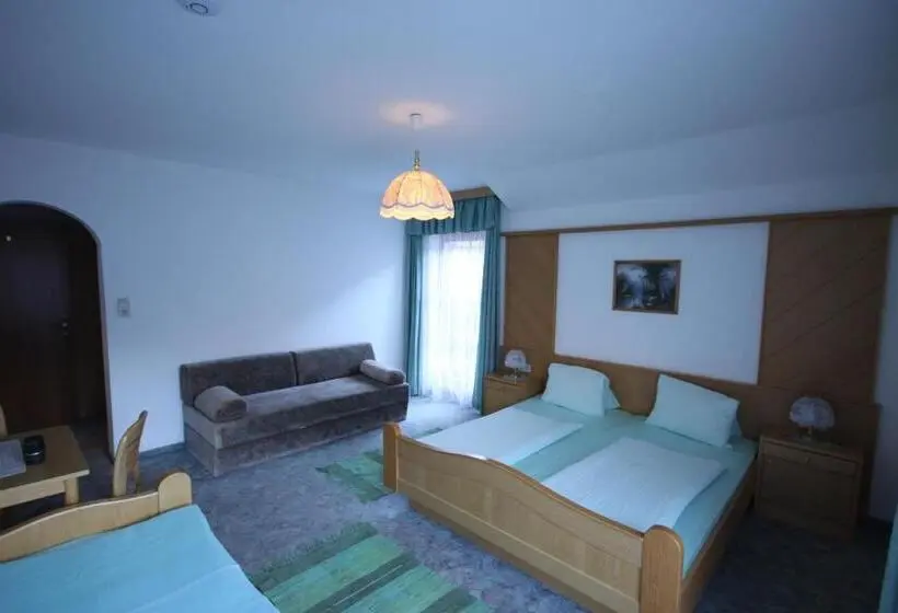 Habitació Triple Estàndard, Pension Maier