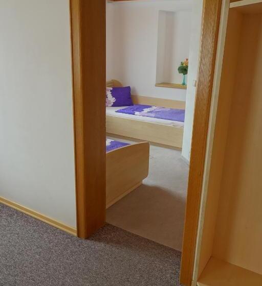 غرفة عائلية, Pension Maier