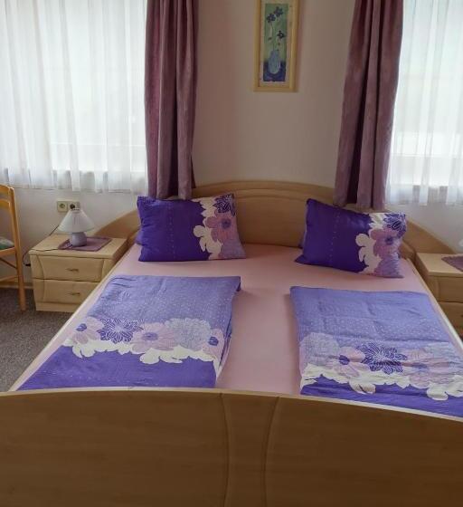 غرفة عائلية, Pension Maier