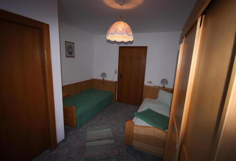 غرفة قياسية فردية مزودة بشُرفة, Pension Maier