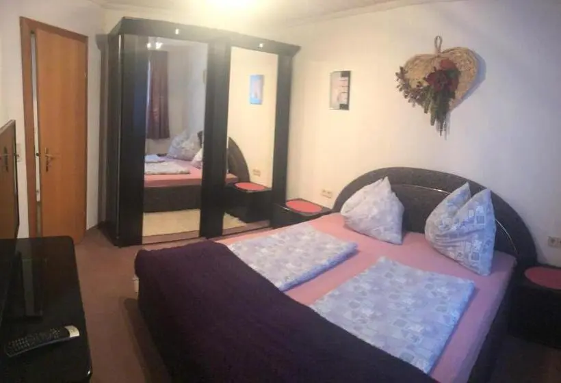 Apartament 2 Dormitoris, Pension Maier