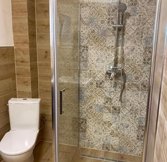 舒适三人间, Penzión Vila Petra Bed&breakfast