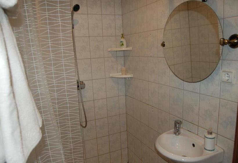 StandaardKamer, Kraavi Guest Hostel