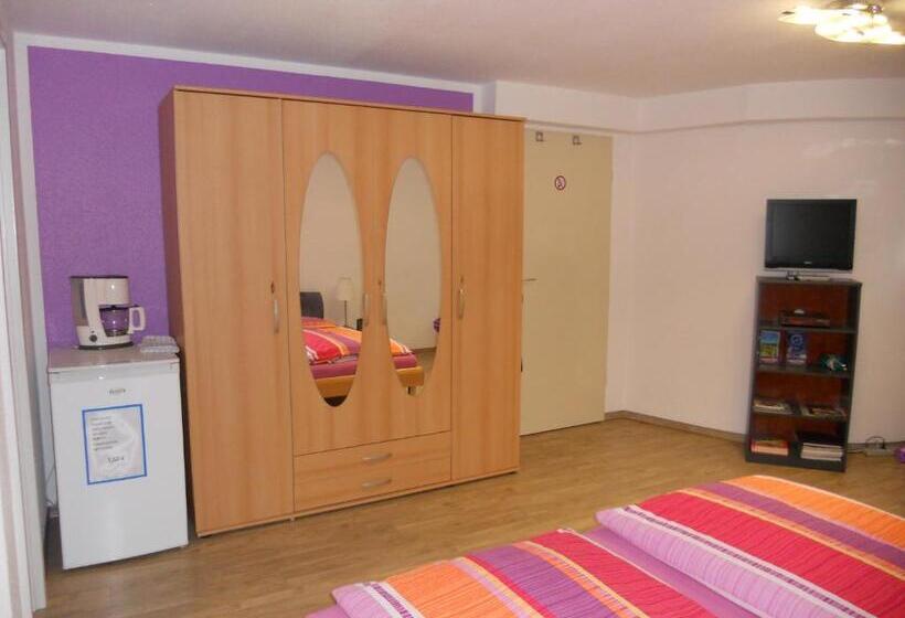 غرفة عائلية, Double Two Lodge