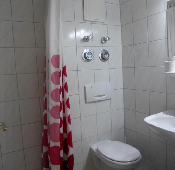 غرفة عائلية, Double Two Lodge