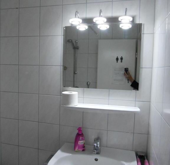 غرفة عائلية, Double Two Lodge