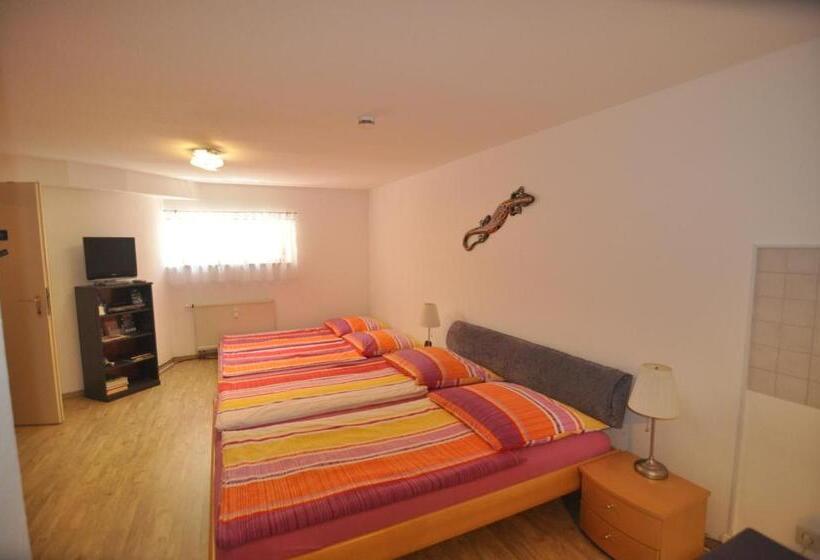 غرفة عائلية, Double Two Lodge