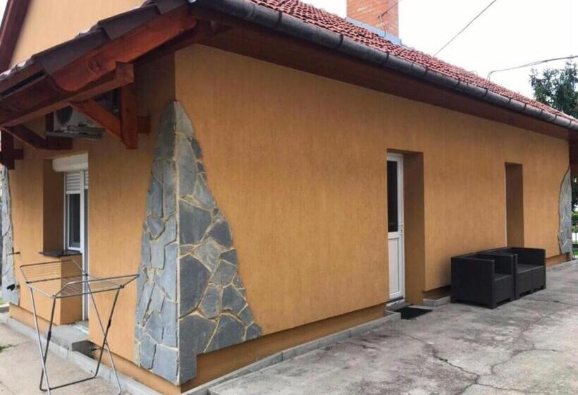 Апартаменты 1 Спальня Нижний Этаж, Jázmin Apartmanok