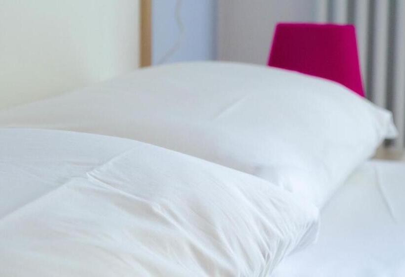 정원 전망 4인용 스탠다드 룸, Nuovo Laghetto Del Frassino